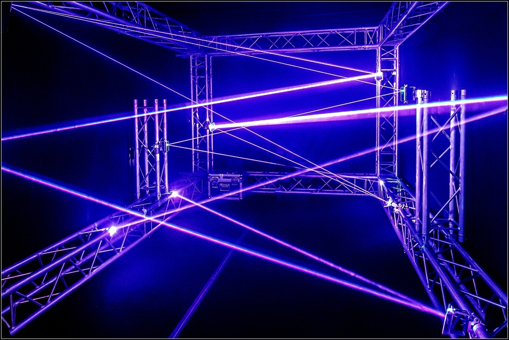 Světelný labyrint Laser Net od Event Interactive